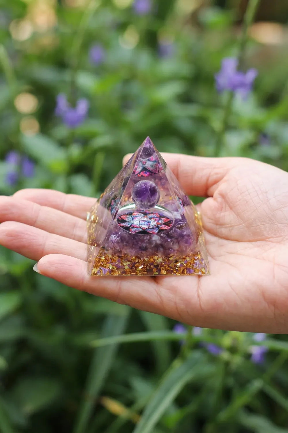 Pirámide de orgonita amatista natural