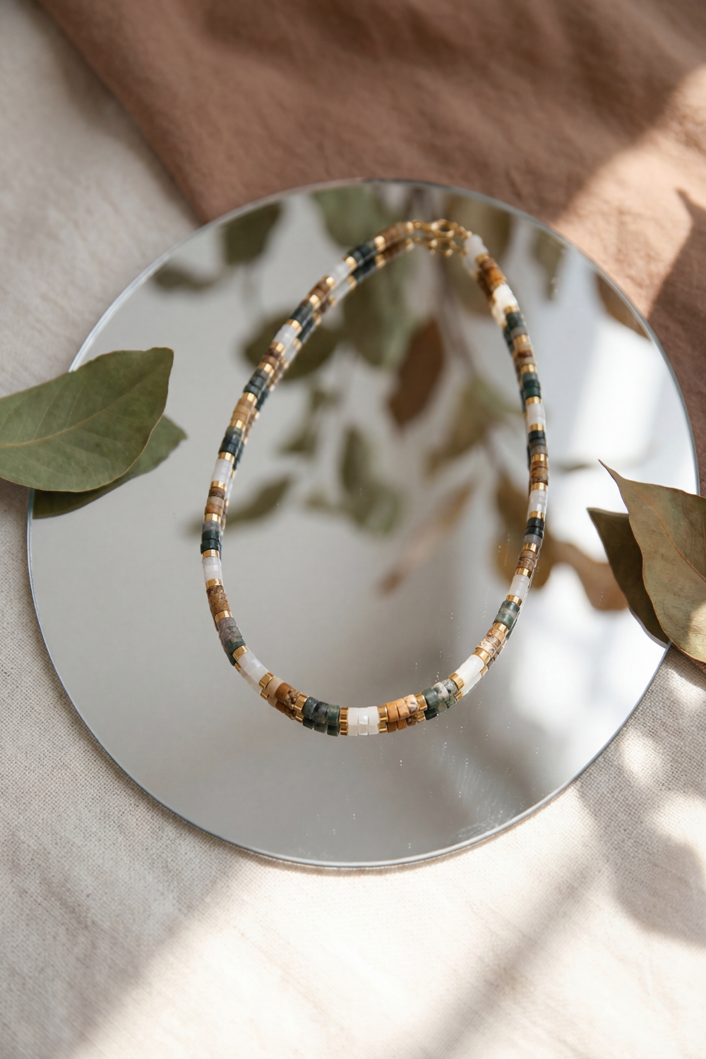 Collar bohemio de piedras naturales
