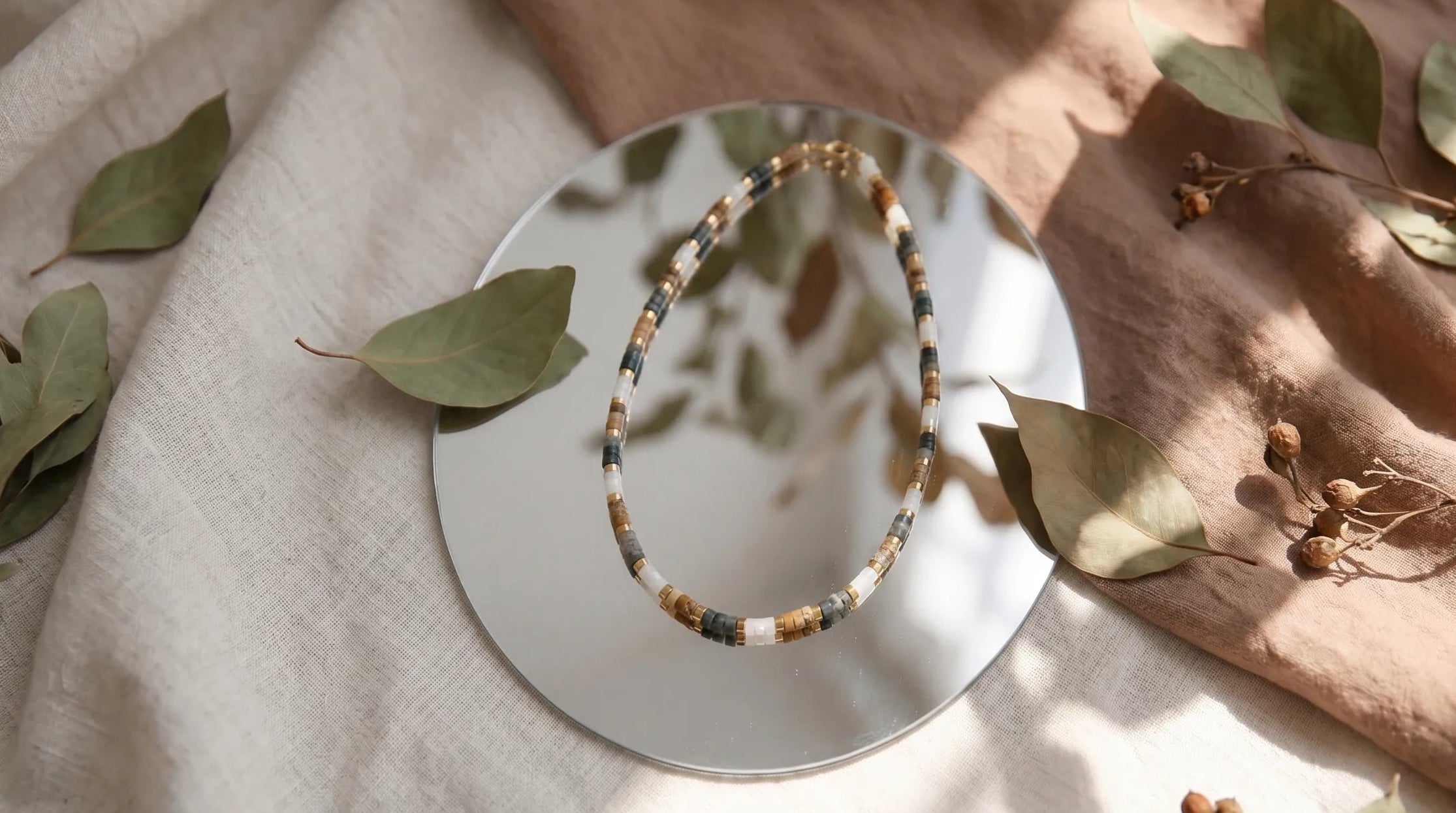 Collar bohemio de piedras naturales anna piedra
