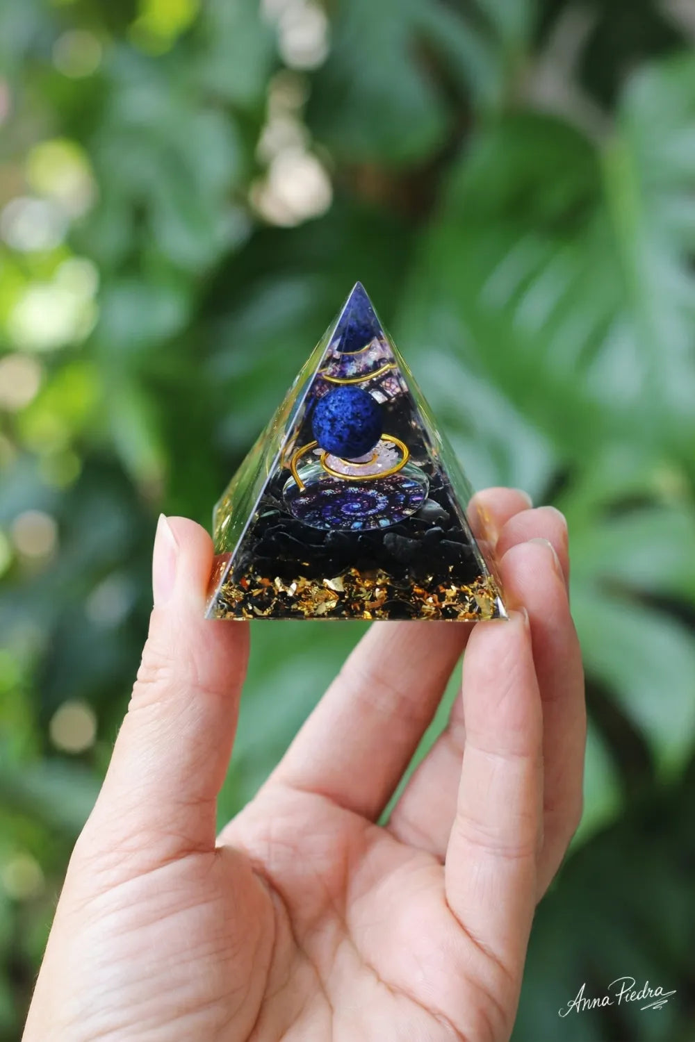Pirámide de orgonita lapislázuli y obsidiana