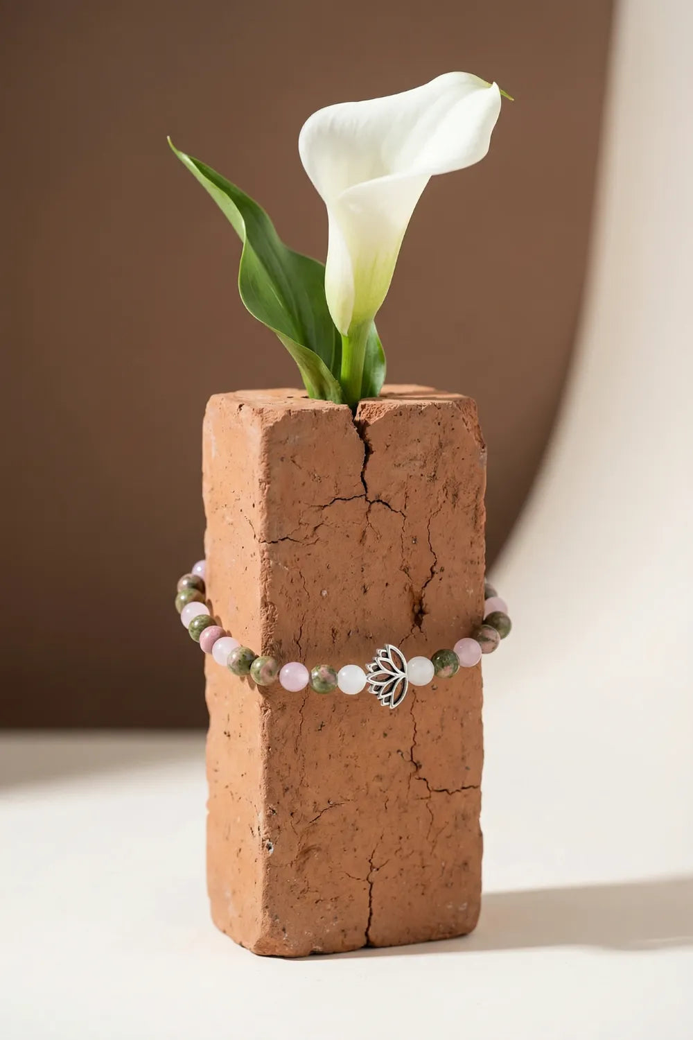 Pulsera flor de loto en plata con cuarzo rosa y rodonita