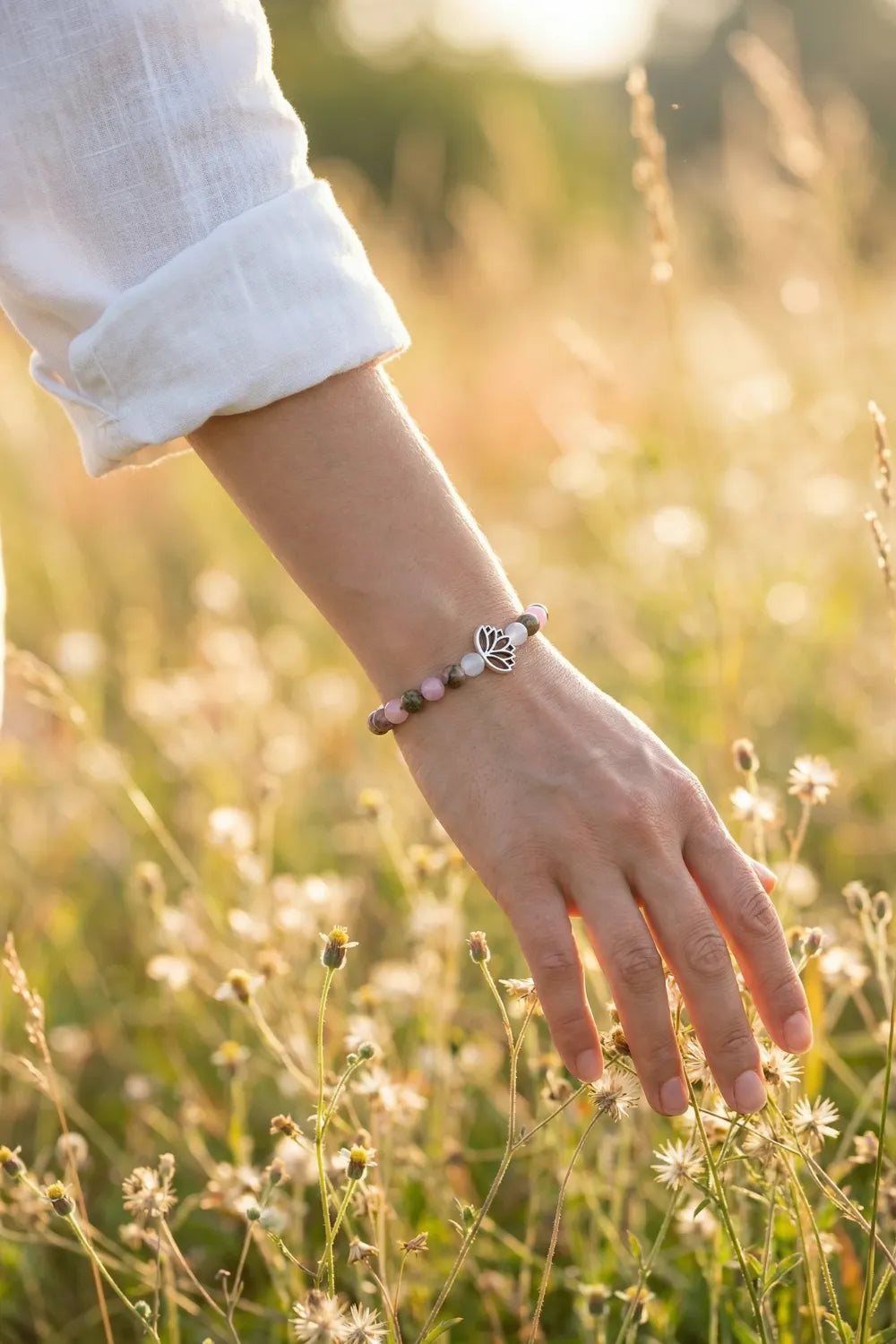 Pulsera flor de loto en plata con cuarzo rosa y rodonita